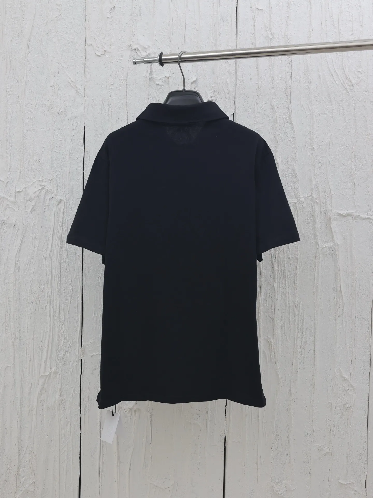 🅿️310 Come Hearts*/Cro Hearts 25SS Sanskrit printed polo shirt. The fabric is made of custom-woven and dyed 220g pure cotton. It has a soft and waxy feel. The upper body is very skin-friendly. Versatile and simple. The neckline and chest are printed with imported ink three-dimensional printing. There is no difference in size and position. Customized silver-plated buttons. Full set of accessories. Size: S/M/L/XL